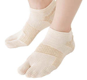 外反母趾の改善におすすめな5本指ソックス選 靴下で劇的に治ると評判のアイテムを紹介 Fastrend ファストレンド